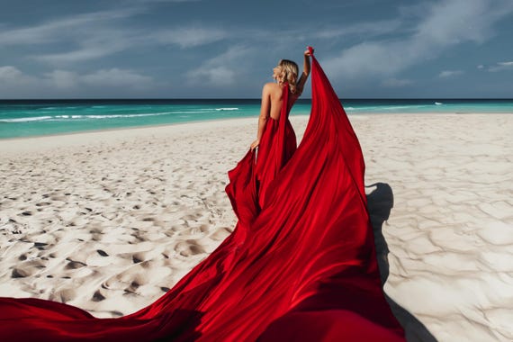 long flowy dress with train for photoshoot Photoshoot Dresses With Long Train - Made-to-Measure Dress | Lansy Emerald green / length 178 inch (4.5 m) main image 1