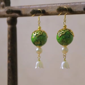 Hand-made pearl lacquer earrings zdjęcie 1