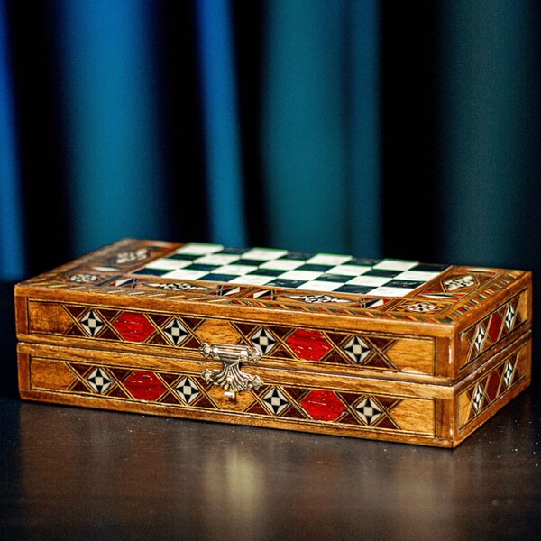 Mini jeu de backgammon en bois série Pocket avec nacre noire et pièces d'échecs en bois (22 x 11 cm)