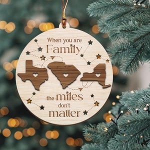 Ornement de famille en bois personnalisé à 2 couches, cadeau que les kilomètres n'ont pas d'importance, ornement personnalisé d'un État à l'autre, amis de la famille longue distance