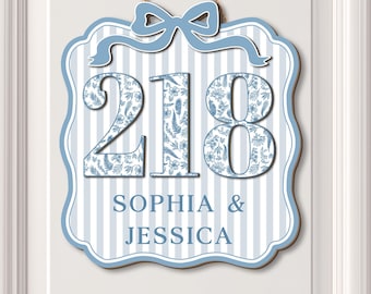 Letrero de madera personalizado con nombre y número para puerta de dormitorio, estilo chinoiserie azul, decoración coqueta para dormitorio, dormitorio de chicas universitarias, letrero para compañero de cuarto.