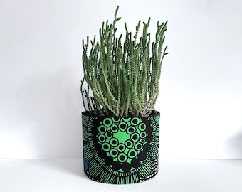 Fabric Planter Marimekko Pieni Siirtolapuutarha print by Maija Louekari flowers design. Fabric Plant Pot