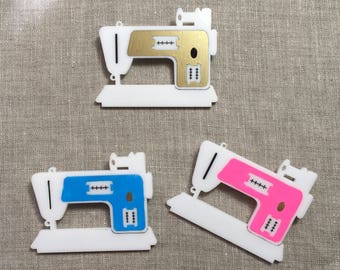 Sewing machine brooch pin - 1970s Singer Touch n Sew - handpainted acrylic