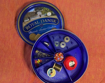 Sewing organizer for cookie tin