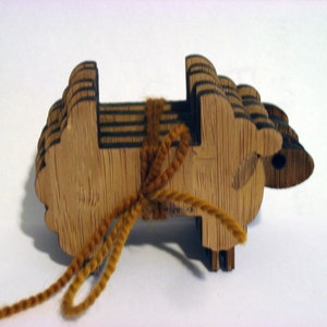 Flock of 5 sheep bobbins - bamboo