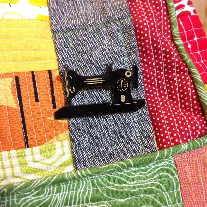 Vintage Sewing Machine Pin Brooch Etsy