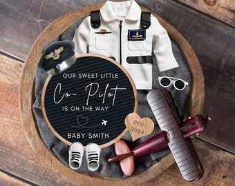 Pilot Baby Reveal, ogłoszenie o ciąży chłopca, post w mediach społecznościowych o dziecku, wydrukowane ogłoszenie o ciąży, cyfrowy szablon Canva