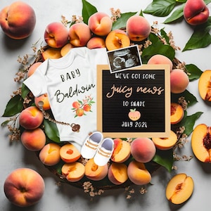 Peaches Schwangerschaftsankündigung, Post für neues Baby, bearbeitbare Canva-Vorlage, digitale Schwangerschaft mit Babyscan, Obst-Baby-Enthüllung