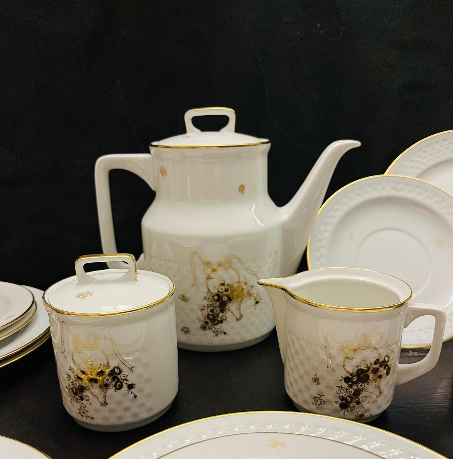 PORCELAINE DE LIMOGES Bernardaud 4 Tasses à Café et Sous Tasses - Très bon état EUR 50,00