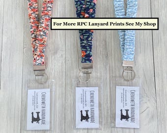 Cordón/Porta credenciales tipo scrunchie - Rifle Paper Co. Con o sin cierre de seguridad 7