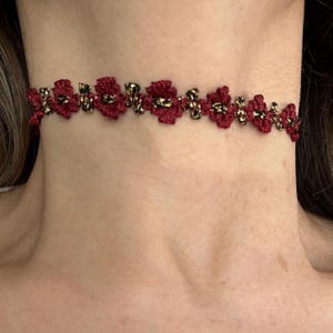 Choker romantico con nastro rosso scuro