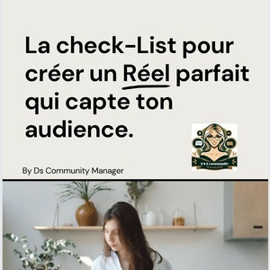 Peut inclure: Une femme portant une chemise blanche et un jean filme une vidéo sur un trépied pour smartphone. Le téléphone est positionné sur une table avec un bol de poires et d'autres bols. Le texte à l'écran indique "La check-List pour créer un Réel parfait qui capte ton audience."