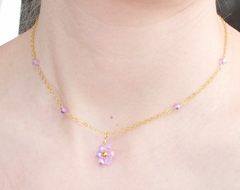 Prästkragehalsband, Pärlhalsband med prästkragar, Förgyllt kedjehalsband, Blomhalsband, Lila blomhalsband, Eleganta smycken, Present till henne