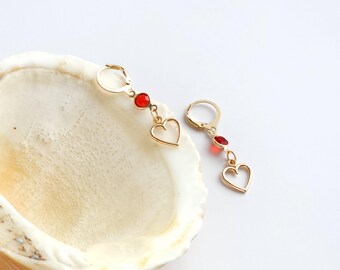 Herz Ohrringe, Hoop Ohrringe, Huggie Ohrringe, baumeln Ohrringe, Minimalist Schmuck, 14k vergoldet, rot Geburtsstein, Goldherz, Geschenk