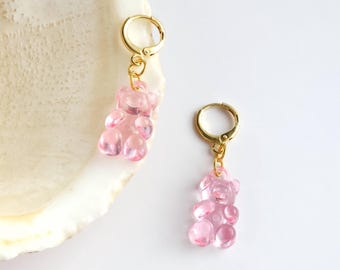 Gummibärchen Ohrringe, Gummibärchen Hoop, Huggie Ohrringe, 14k Gold überzogen, &quot;Leckerbärchen&quot; Rosa Bär Ohrringe, handgemachter Schmuck, Geschenk für Sie