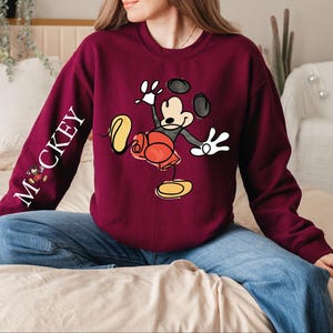Mickey Mouse Since 1928 Sweatshirt, Mickey Hoodie, Disneyworld Comfort Color Shirt, Retro Disney Family Matching Trip Shirt, Sleeve Mickey imagem 8