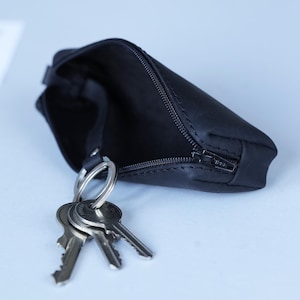 Porta-chaves de couro feito à mão, bolsa porta-chaves gravada, chaveiro personalizado, porta-chaves com zíper, organizador de chaves, porta-chaves personalizado, porta-chaves de carteira