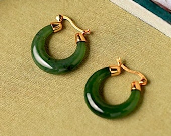 Petites créoles en jade Créoles en or minimalistes Boucles d'oreilles pendantes sans ternissement, cadeau pour elle Bijoux délicats