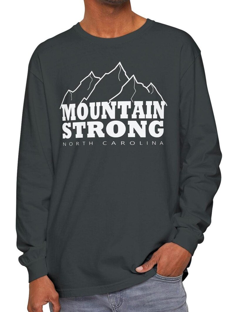 North Carolina Mountain Strong långärmad t-shirt med bekväma färger bild 8