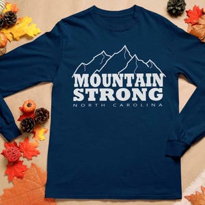North Carolina Mountain Strong långärmad t-shirt med bekväma färger bild 1
