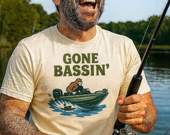 T-shirt met Bigfoot-print voor basvissen | Comfort Colors Sasquatch Angler Tee