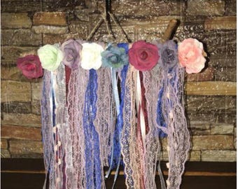 Móviles decorativos florales artesanales | Colgantes boho de pared hechos a mano | Flores de tela y macramé