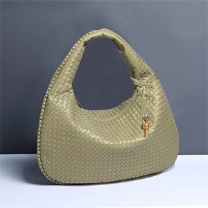 Crescent Women's Bag Braided Dumpling Bag, Fashionable and Versatile Shoulder Bag or Underarm Bag hole green