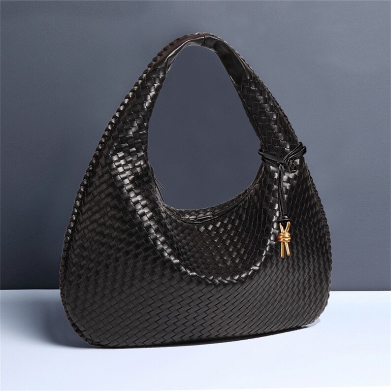 Crescent Women's Bag Braided Dumpling Bag, Fashionable and Versatile Shoulder Bag or Underarm Bag black
