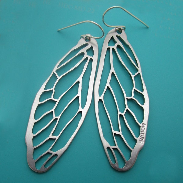 Silvery Cicada Line Earrings