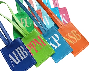 Gepersonaliseerde lamsleren bagagelabel: handgemaakt reisaccessoire met monogram