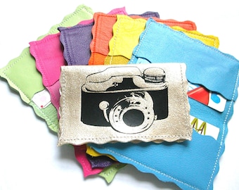 Tarjetero de piel con estampado de cámara vintage: billetera fina, fabricada en Gran Bretaña