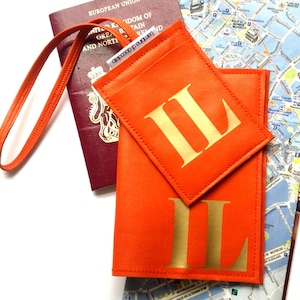 Juego de funda para pasaporte de cuero con monograma Mia y etiqueta para equipaje / Juego de funda para pasaporte de cuero personalizada y etiqueta para equipaje / Juego de etiqueta para equipaje personalizada