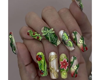 Unghie finte fatte a mano / Giardino incantato botanico / Decorazioni 3D con farfalle, coccinelle e libellule