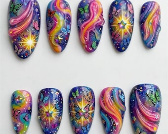 Unghie finte galattiche psichedeliche: farfalle, stelle, vortici arcobaleno e design cosmico Y2K allucinante.