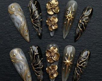 Presse faite main sur les ongles | Esthétique gothique en marbre | Art 3D de fleurs dorées, d'étoiles célestes et de branches enracinées