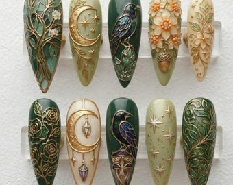 Gotischer Wald – Himmlische künstliche Fingernägel | 3D-Design mit Rabe, Krähe, Halbmond, Buntglasblume und Goldlinie