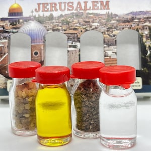 Cadeau Terre Sainte De Jérusalem Israël. Ensemble avec de l'eau bénite, de la terre sacrée, de l'encens sacré et de l'huile sacrée. Expédition immédiate !