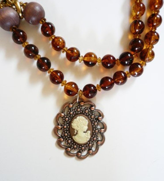 Vintage One of a Kind Cameo Necklace With Gold Chain and  display picture 1