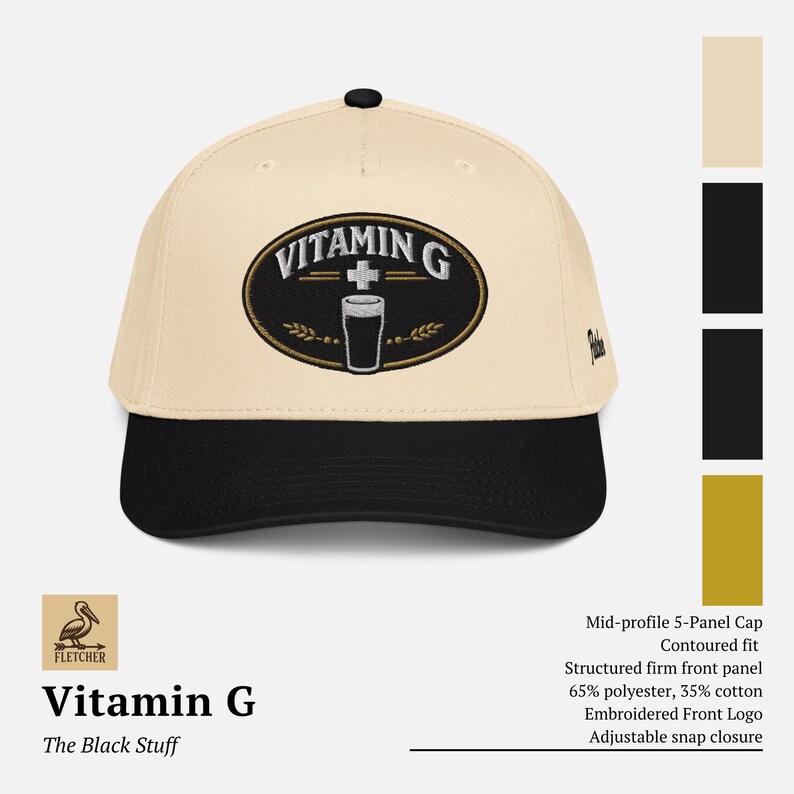 Puede incluir: Gorra de 5 paneles beige y negra con el texto "Vitamin G" bordado en la parte delantera. La gorra tiene una visera negra y un bot&oacute;n negro. El logotipo incluye un vaso de l&iacute;quido y un s&iacute;mbolo de cruz.