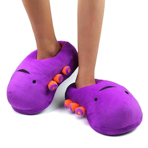 Kidney Plush Slippers I Heart Guts | ONE SIZE ONLY Women&#39;s Shoe Size 5-9 / Kids Shoe 3-6 Surgery Dialysis Transplant Kidneys Cute Gift Donor