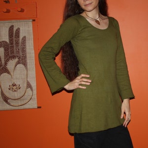 abbigliamento in canapa biologica - abito a maniche lunghe con scollo a barchetta - 100% canapa e cotone biologico - realizzato su misura - tinto a mano