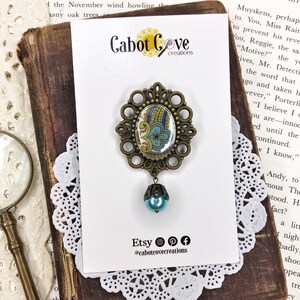 Retro 60&#39;s Hippie Style Cameo Beaded Cameo Brooch, Vintage Style, Groovy Style, Hippie Cameo Pin, Cameo Jewelry, Blue Beaded Jewelry