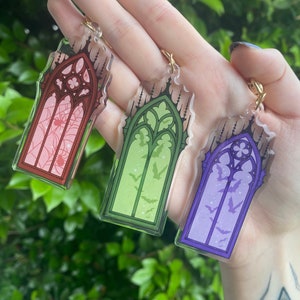 Llavero gótico de 3 colores morado, verde y rojo con ventana de catedral y murciélagos y arañas, llavero de resina epoxi con purpurina acrílica