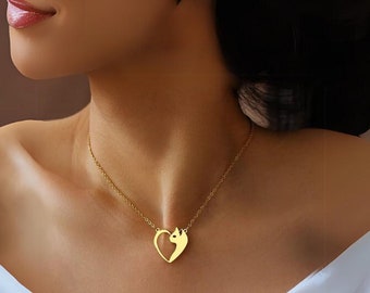 Collana con gatto a cuore - Ciondolo animale in oro/argento da donna - Perfetto per la mamma, la fidanzata o il giorno di San Valentino - Regalo di gioielli alla moda per lei