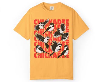 Camiseta gráfica Chickadee: Camisa de observador de aves con colores cómodos