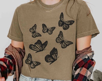 Camiseta con estampado de mariposa monarca: Camisa con colores cómodos y tinta negra