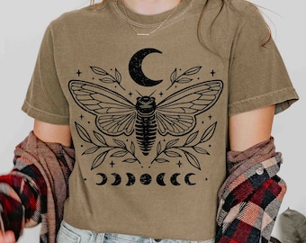 Camiseta Cicada Moon Phase: Arte lineal desgastado, colores suaves