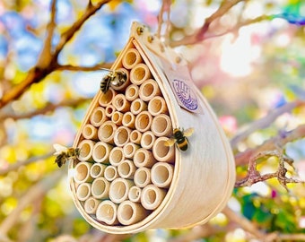 Pollinating Palace-Mason Bee House, Natural Hanging Wooden Bee House Habitat with Bamboo Tubes for the Garden and Yard