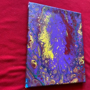 Pintura abstracta acrílica para verter y girar púrpura, amarillo y rojo imagen 4