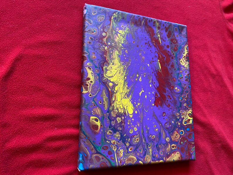 Pintura abstracta acrílica para verter y girar púrpura, amarillo y rojo imagen 4